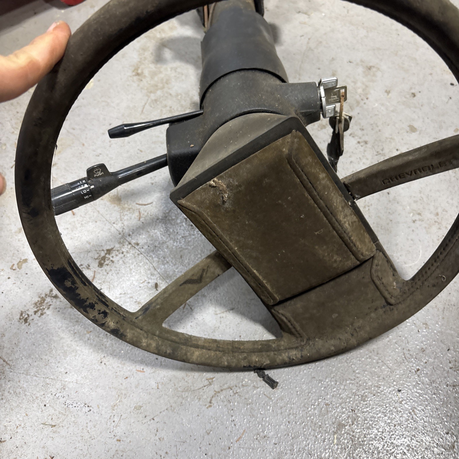 82-92 CAMARO STEERING COLUMN FLOOR SHIFT FIREBIRD TRANS AM USED OEM W KEYS 82-92 CAMARO STEERING COLUMN FLOOR SHIFT FIREBIRD TRANS AM USED OEM W KEYS