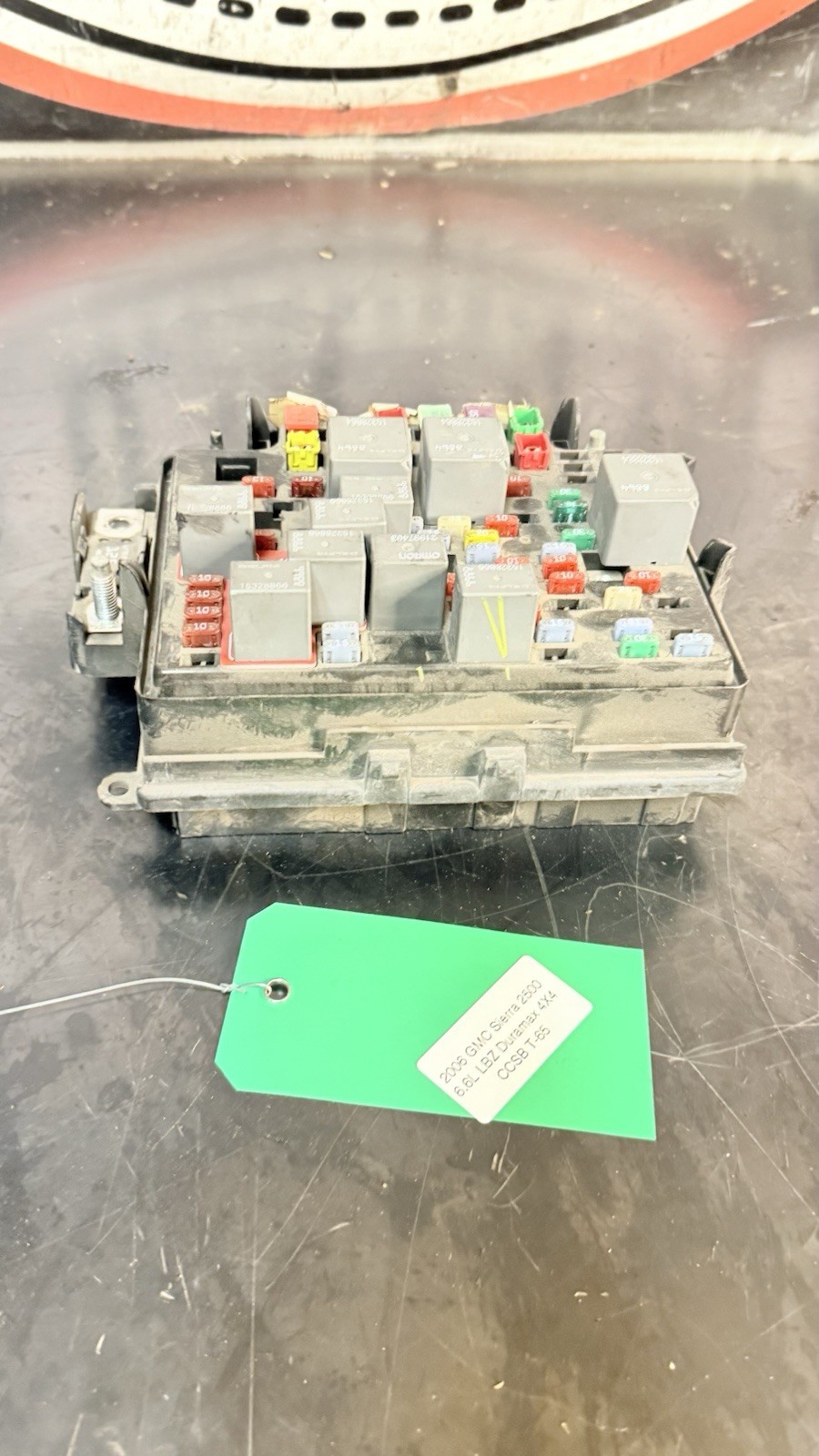 06 07 Chevrolet GMC SILVERADO SIERRA LBZ UNDERHOOD FUSE RELAY BOX 15823513 06 07 Chevrolet GMC SILVERADO SIERRA LBZ UNDERHOOD FUSE RELAY BOX 15823513