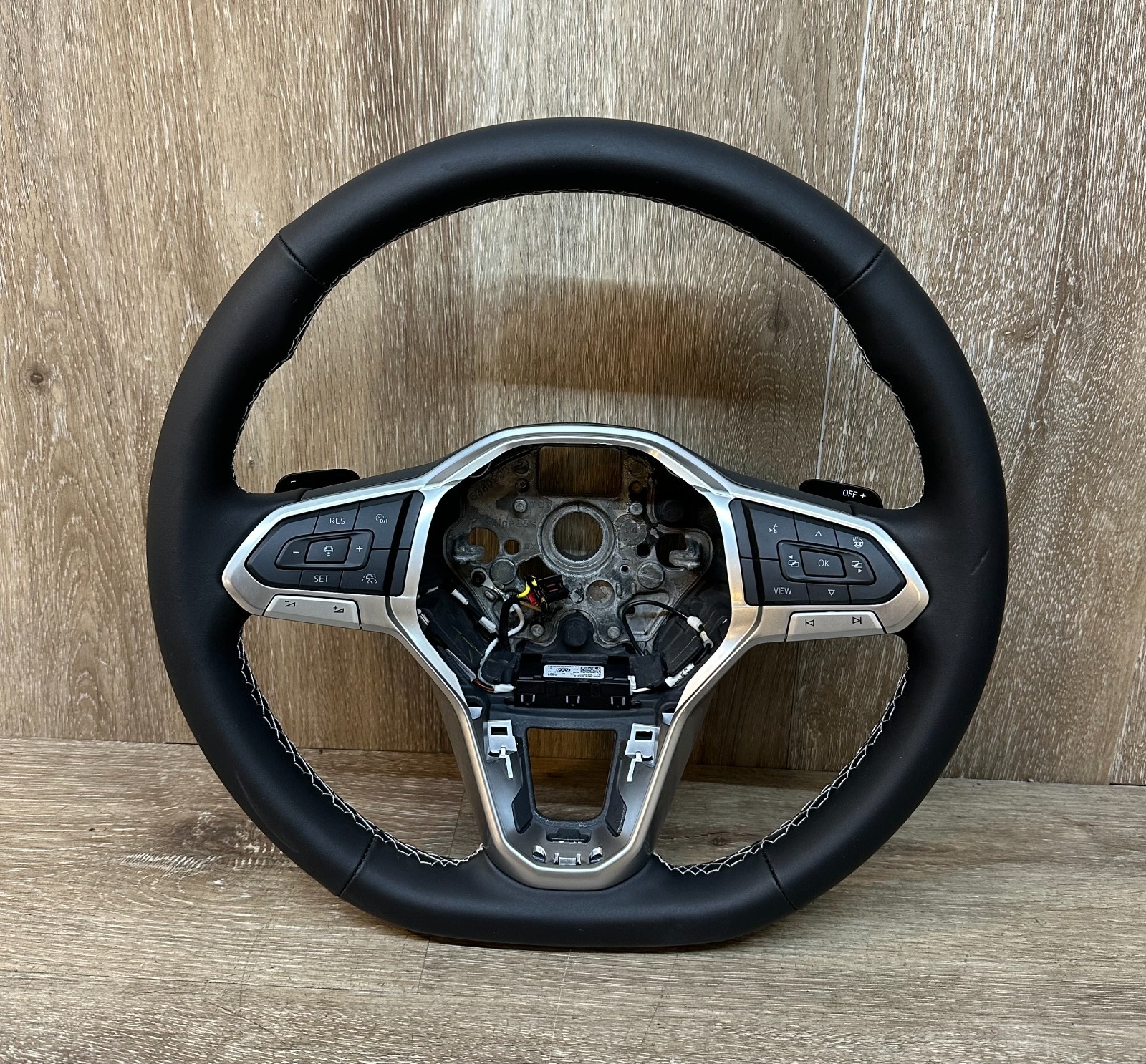 2024-25 VW ATLAS STEERING WHEEL WITH CONTROLS / BUTTONS OEM  2GJ.419.089.DHZEG