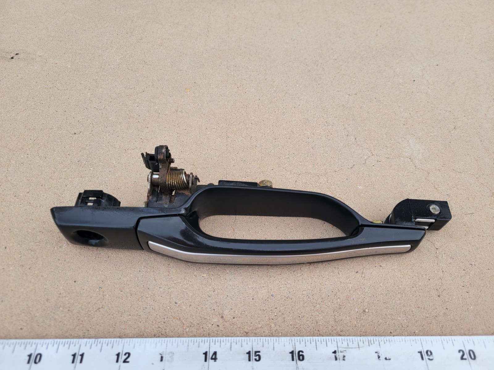 Front Right Passenger Door Handle Exterior Assembly Door Mits 97-03 DIAMANTE Front Right Passenger Door Handle Exterior Assembly Door Mits 97-03 DIAMANTE