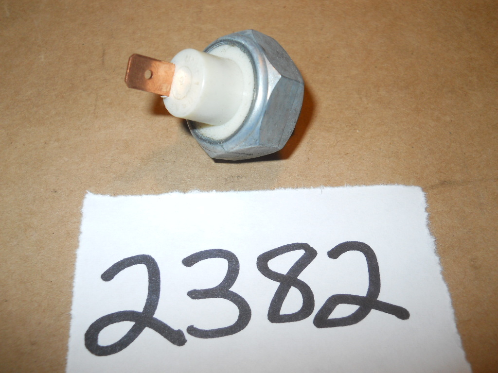 1967 68 69 70 71 72 73 74 75 76 77 78 VOLKSWAGEN OIL PRESSURE SWITCH NEW 2382 VW