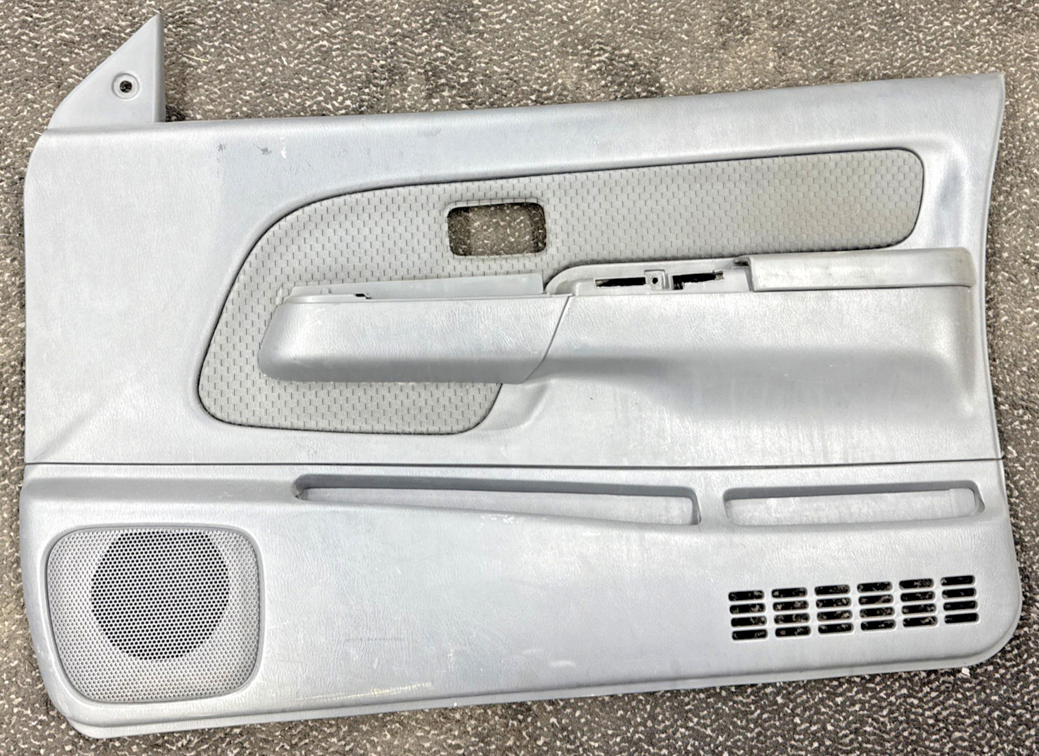 2002-2004 NISSAN XTERRA FRONT RIGHT INTERIOR DOOR PANEL P/N 80900-7Z810
