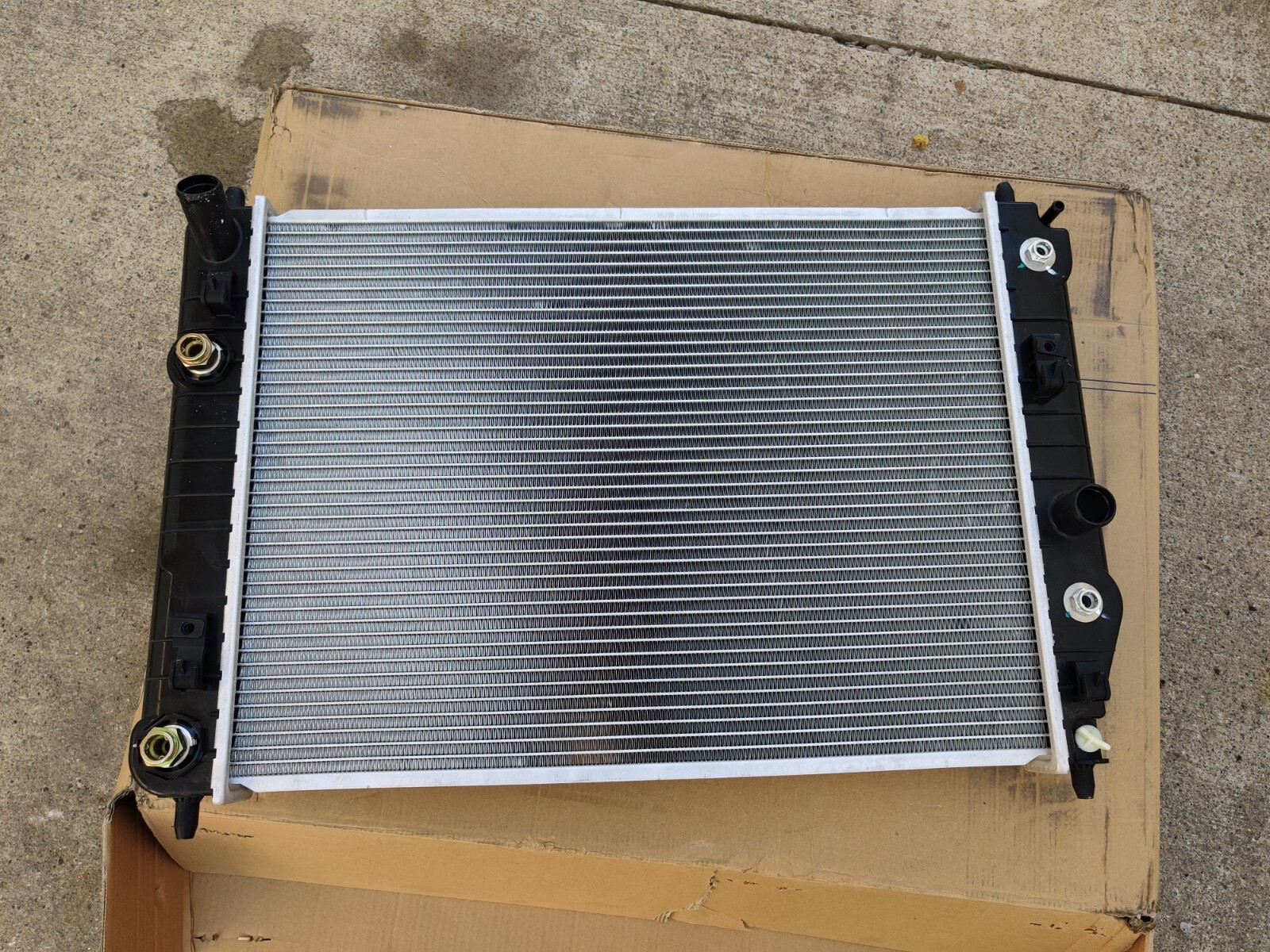 2005 2006 2007 Chevrolet Corvette Z51 ONLY Manual Transmission Radiator 