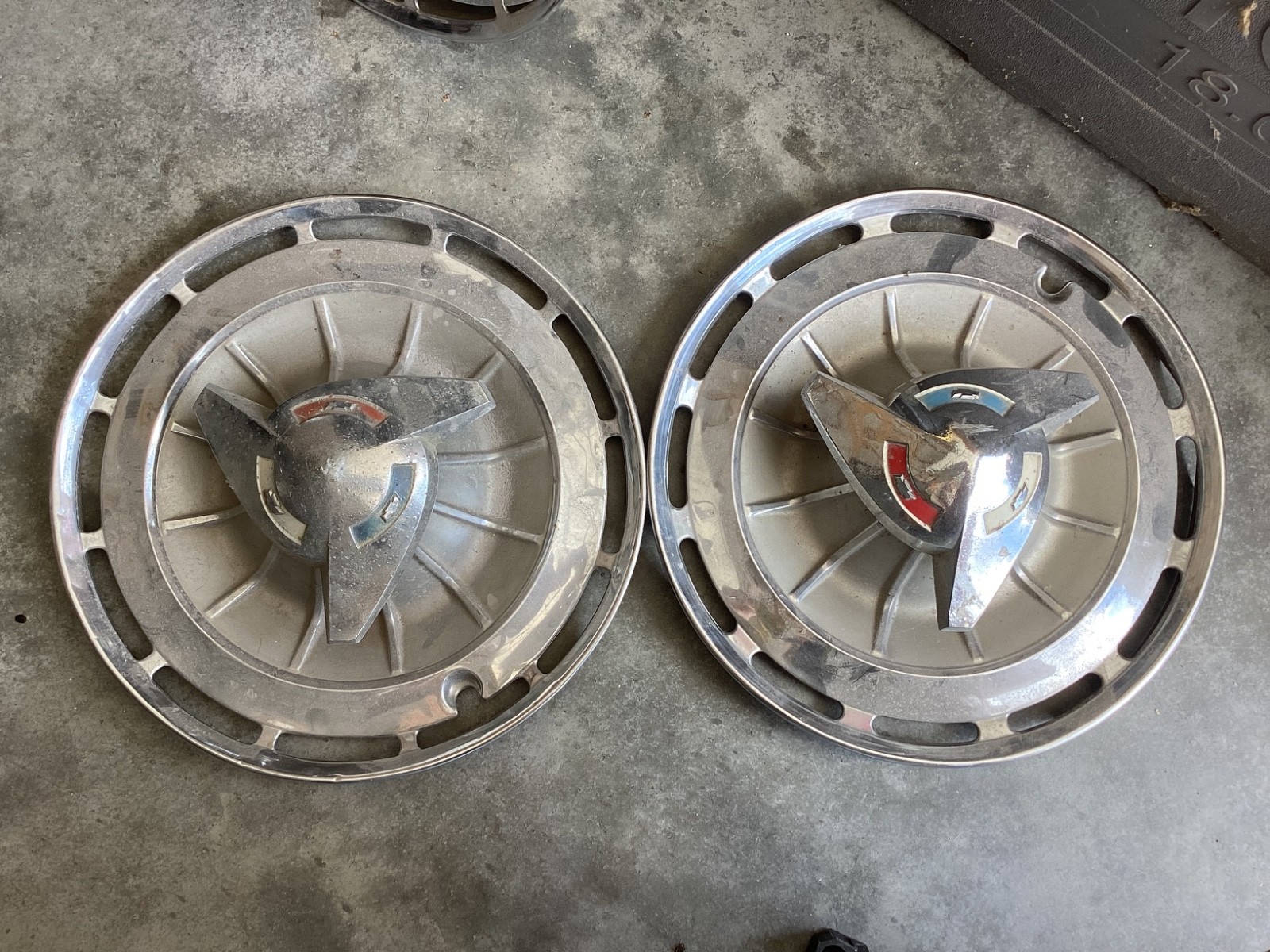 Vintage OEM 1962 Chevrolet Impala SS Super Sport Spinner Hubcaps Wheel Covers Vintage OEM 1962 Chevrolet Impala SS Super Sport Spinner Hubcaps Wheel Covers