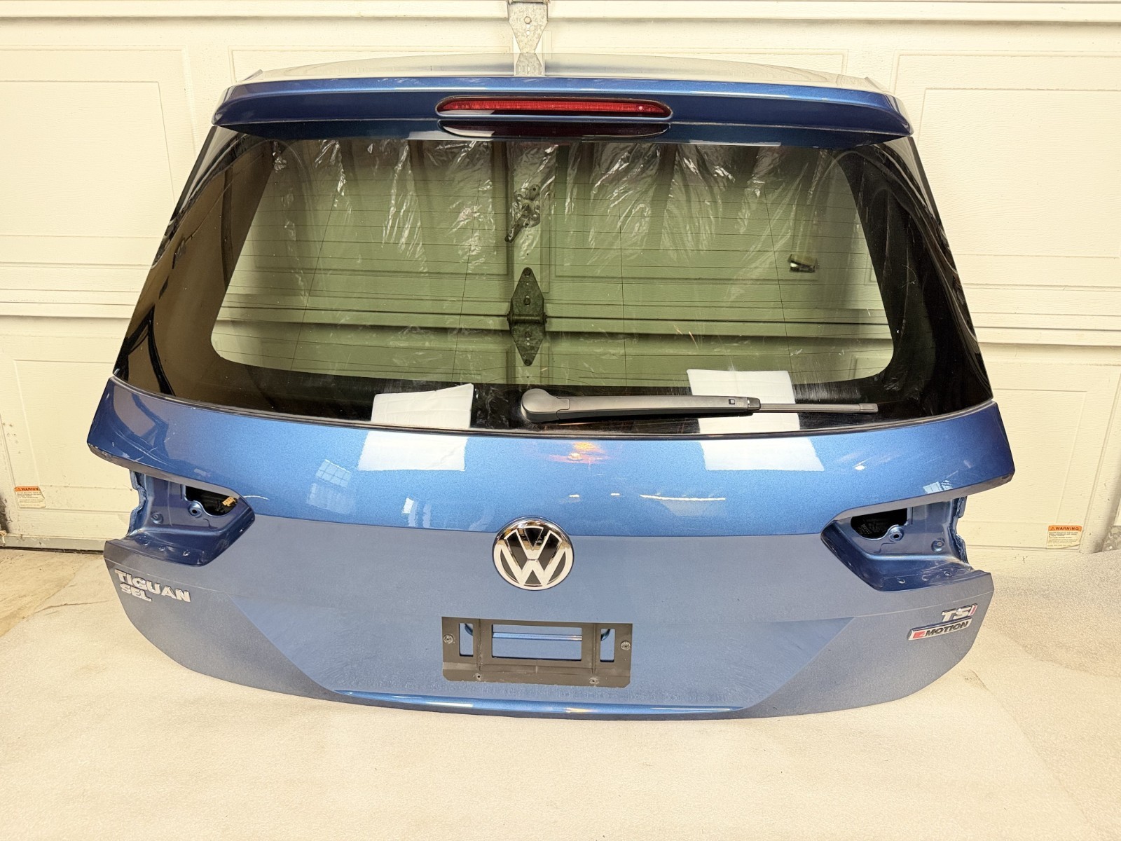 2018-2024 VOLKSWAGEN TIGUAN TAILGATE LIFTGATE BACK DOOR SHELL W GLASS OEM LD5L