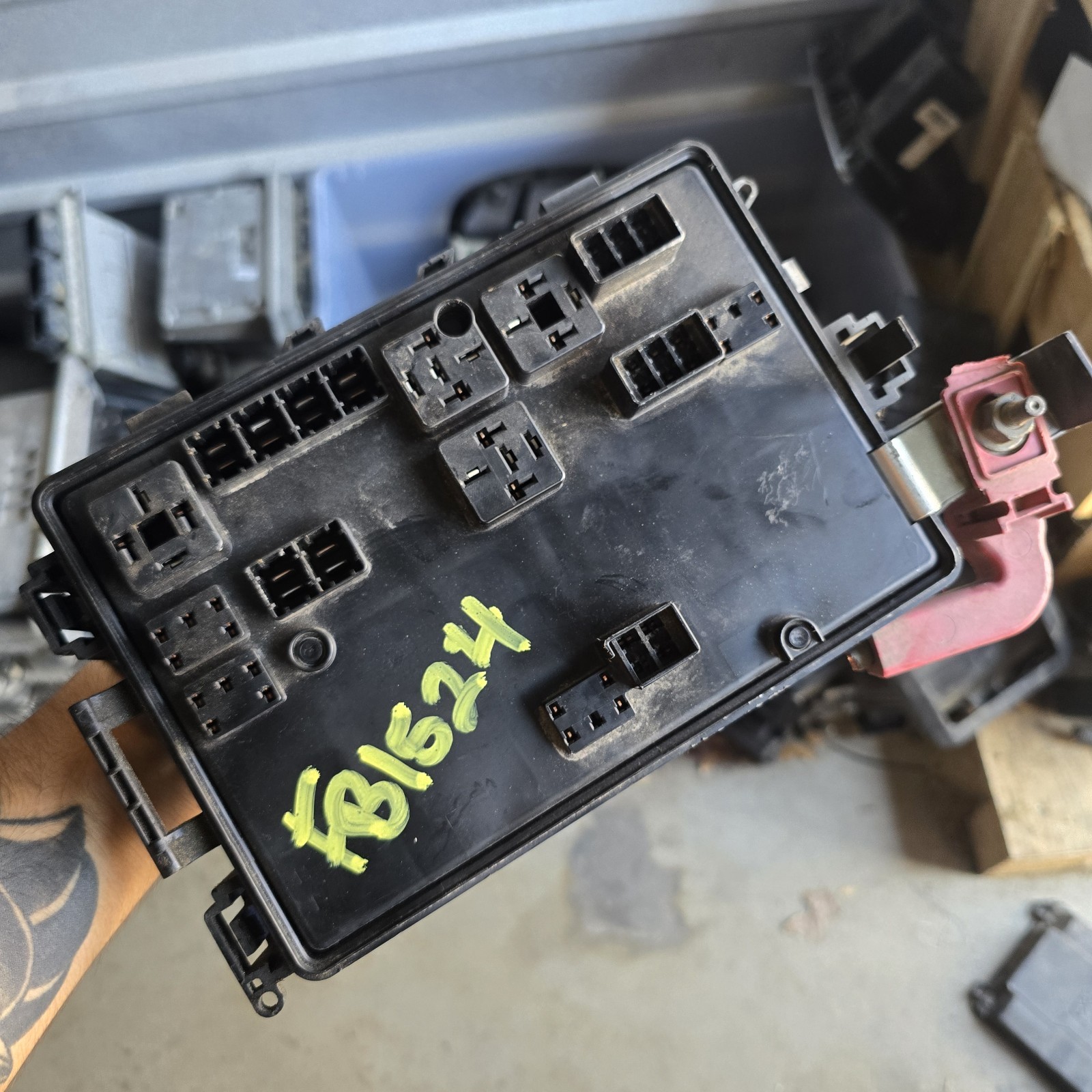 2008-2009 Charger Challenger 300 TIPM Fuse Box P04692170AH OEM 2008-2009 Charger Challenger 300 TIPM Fuse Box P04692170AH OEM