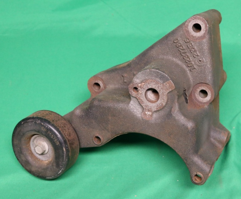 Used OEM 1996-2000 Big Block Chevy Alternator Bracket 7.4L 454 Gas 10237280