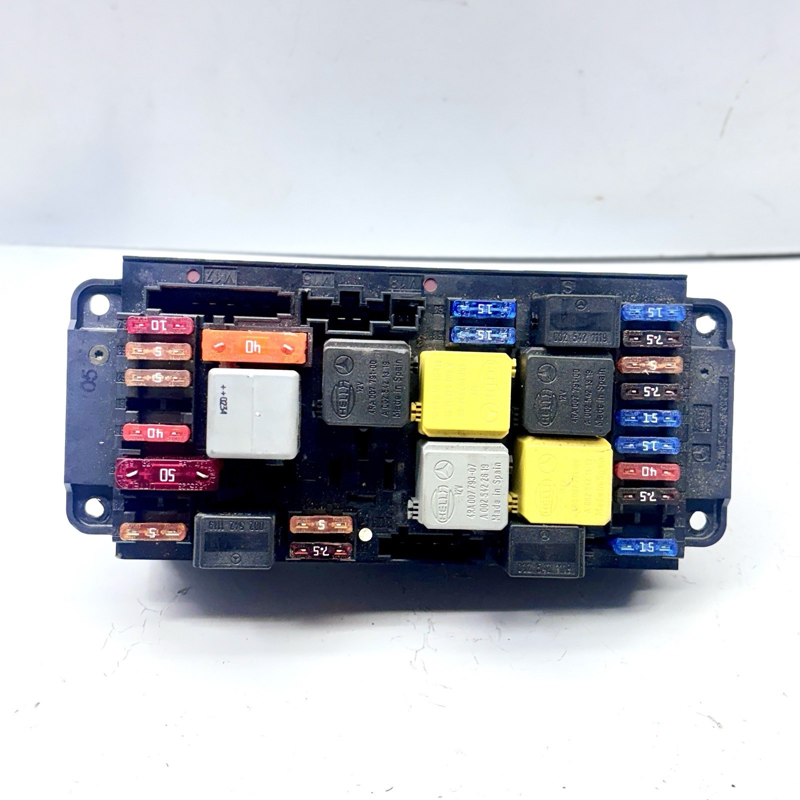 00-07 MERCEDES W203 C230 C240 C320 Front SAM Fuse Box Relay Module 2035451001