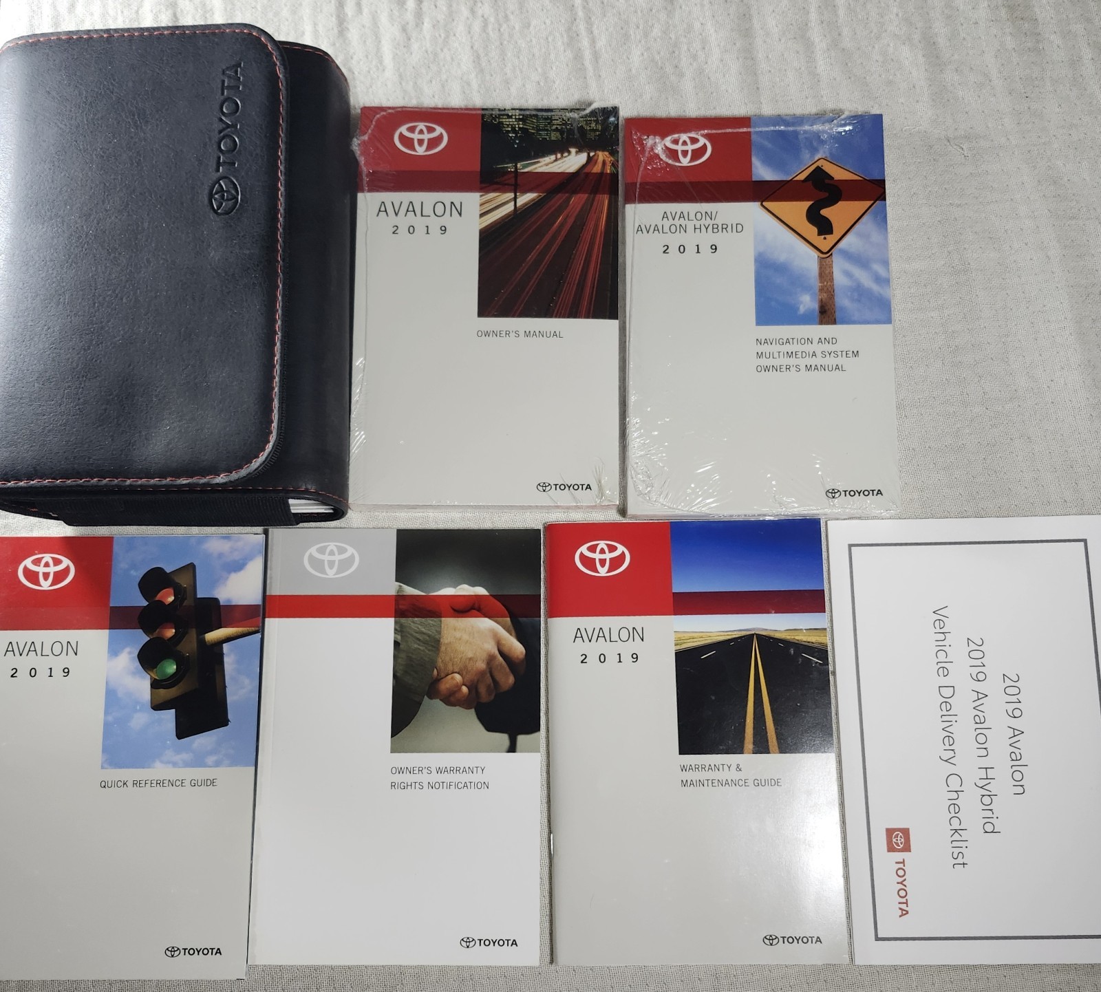 NEW 2019 TOYOTA AVALON Owners & Navigation Manuals Guide Books Deluxe Case OEM 