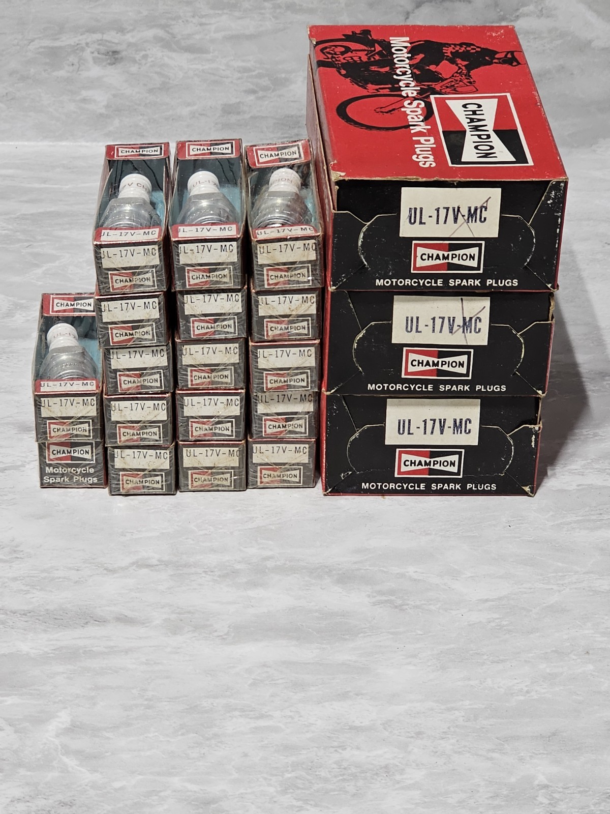 Quantity 47 New Old Stock Champion UL-17V-MC Spark Plugs 
