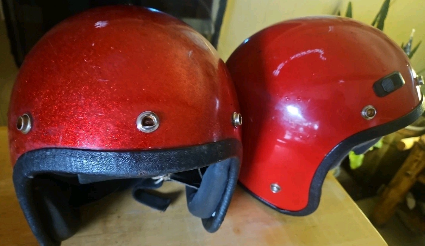2 Vintage Bell Helmets 3/4 Open Face Size Small. Fire Engine Red And Red Spekle 2 Vintage Bell Helmets 3/4 Open Face Size Small. Fire Engine Red And Red Spekle