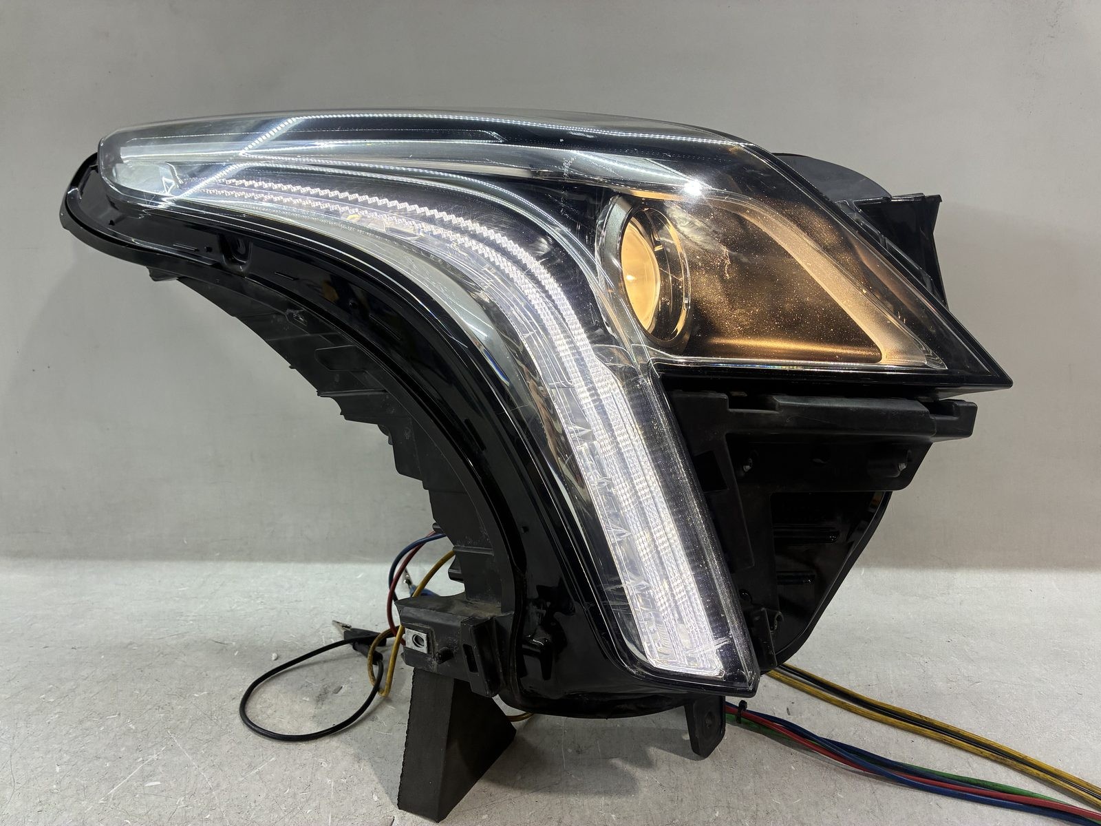 2017 2019 CADILLAC XT5 HEADLIGHT ASSEMBLY OEM RIGHT PASSENGER HALOGEN 84167550