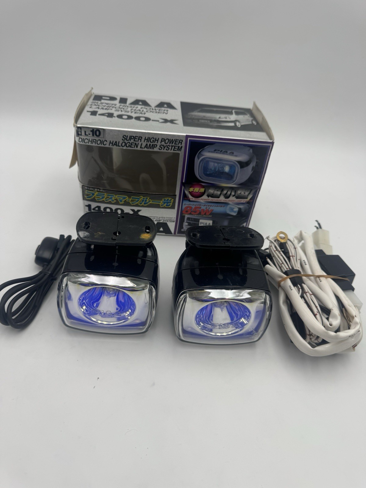 PIAA 1400-X FOG LIGHTS DRIVING LIGHTS 85W DICHROIC REFLECTOR SUPER WHITE NEW NOS PIAA 1400-X FOG LIGHTS DRIVING LIGHTS 85W DICHROIC REFLECTOR SUPER WHITE NEW NOS