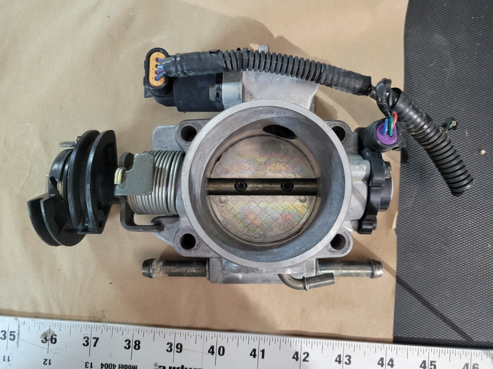 1998-1999 Isuzu Trooper 3.5L AT OEM Engine Throttle Body Assembly TPS 1998-1999 Isuzu Trooper 3.5L AT OEM Engine Throttle Body Assembly TPS