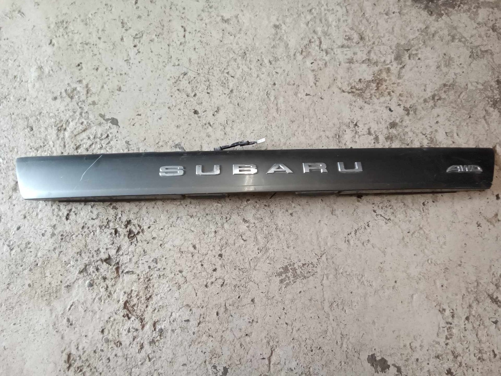 03-05 SUBARU FORESTER TRUNK LID MOLDING PANEL TRIM AWD USED OEM Q0867