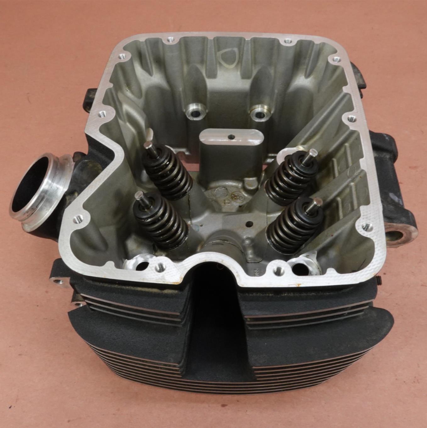 2009 03-17 VICTORY VEGAS Engine Rear Back Cylinder Head