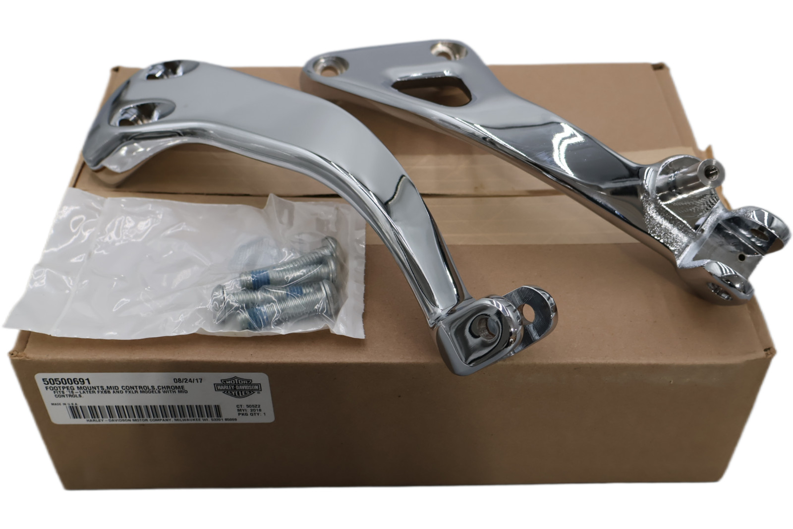 50500691 NEW OEM 2018-2025 HARLEY-DAVIDSON FXBB FXLR MID CONTROL FOOTPEG MOUNTS