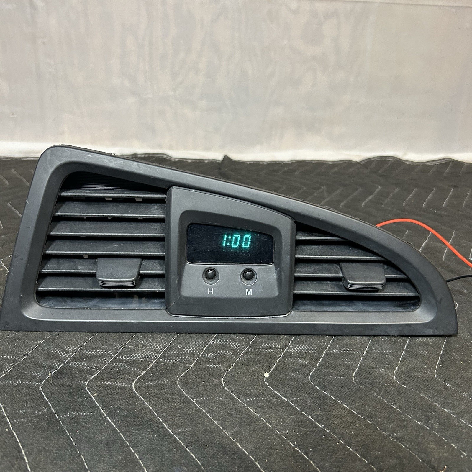 2001-2004 Nissan Pathfinder Center Dash Vent TESTED Clock Assembly OEM
