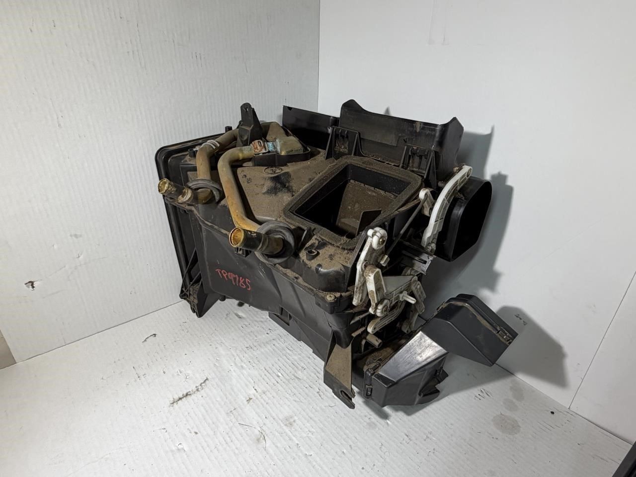 93-98 TOYOTA T100 PICKUP HVAC HEATER CORE HOUSING DASH VENT BOX HEAT OEM 