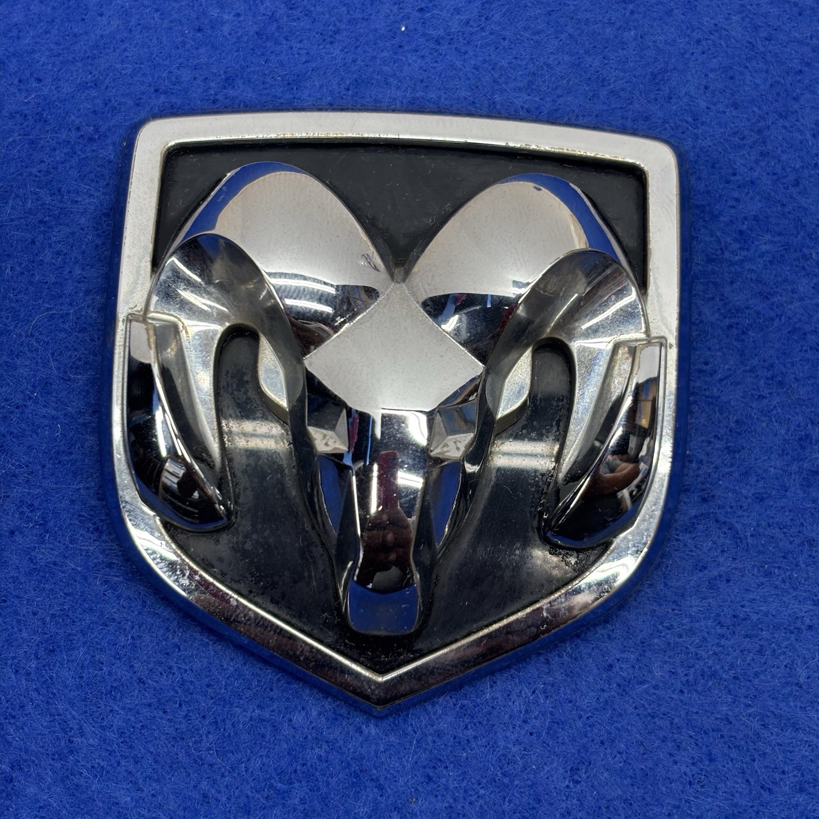 2002 2003 2004-2005 Dodge Ram 1500 2500 3500 Ram's Head Grille Emblem Badge OEM 2002 2003 2004-2005 Dodge Ram 1500 2500 3500 Ram's Head Grille Emblem Badge OEM