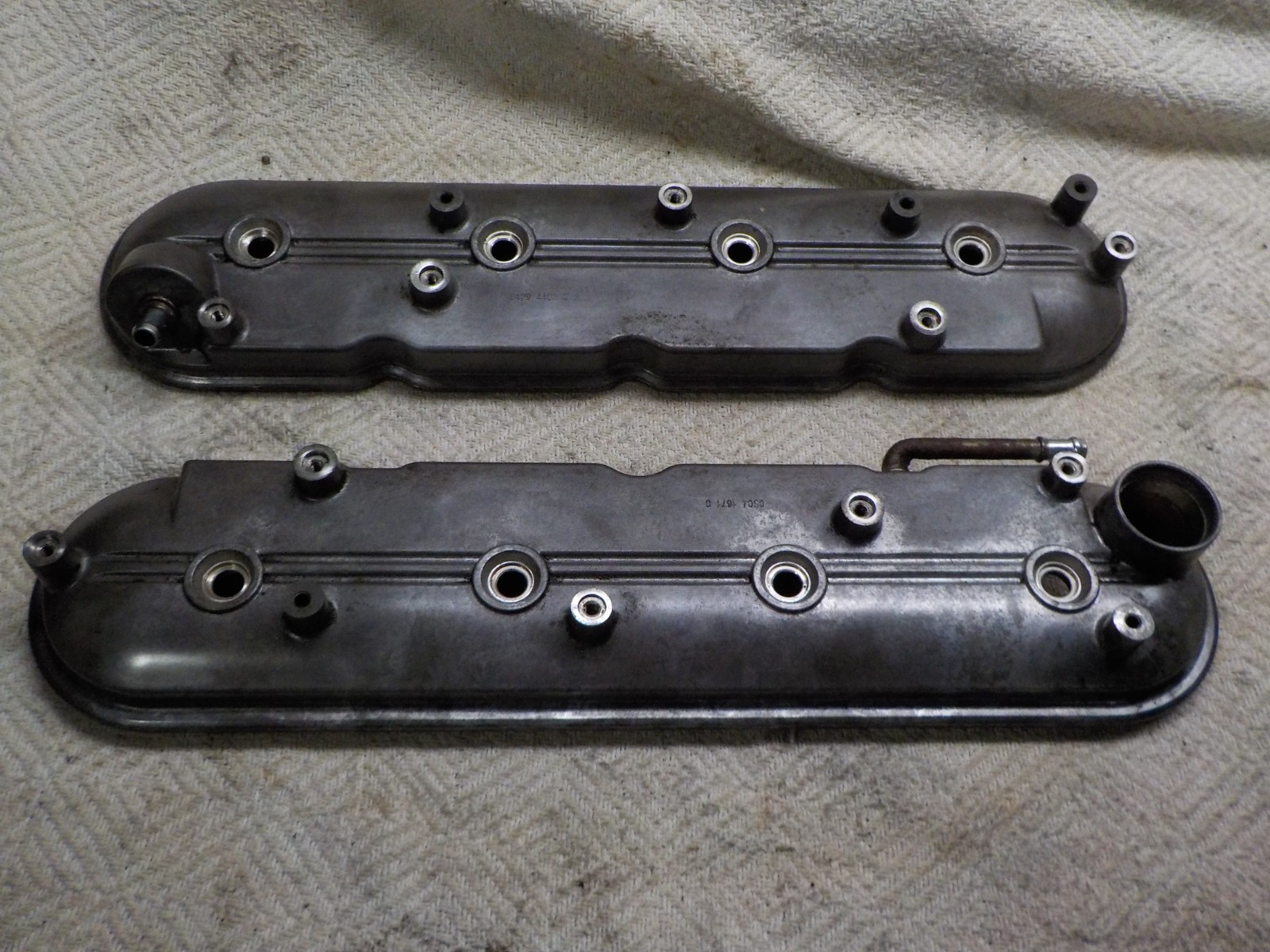 99-08 Chevy Silverado GMC Sierra 1500 5.3 Vortec left and right valve cover 99-08 Chevy Silverado GMC Sierra 1500 5.3 Vortec left and right valve cover
