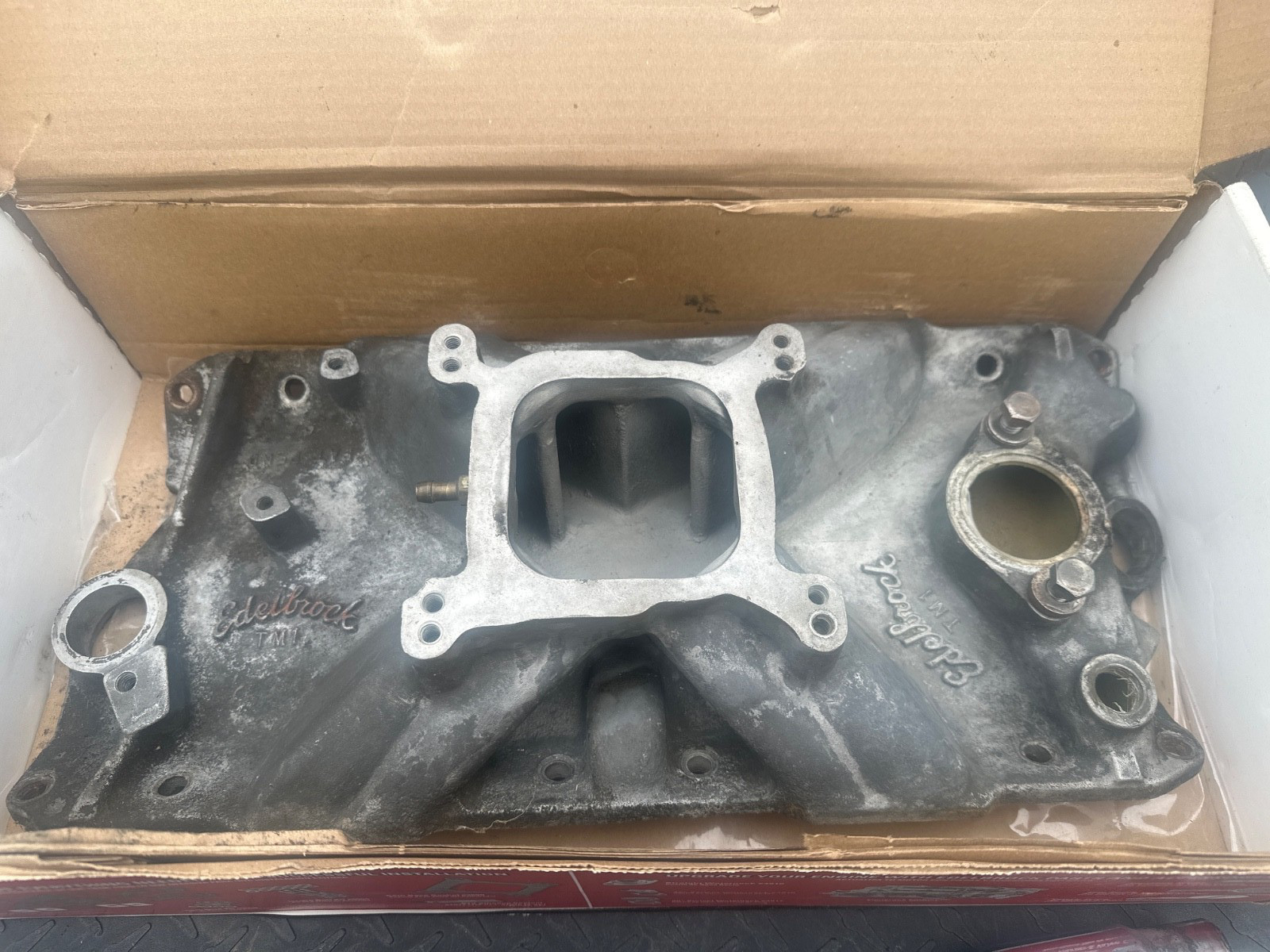 Edelbrock TM-1 Aluminum Intake Manifold SB Chevy Nostalgia Vintage Rod Edelbrock TM-1 Aluminum Intake Manifold SB Chevy Nostalgia Vintage Rod