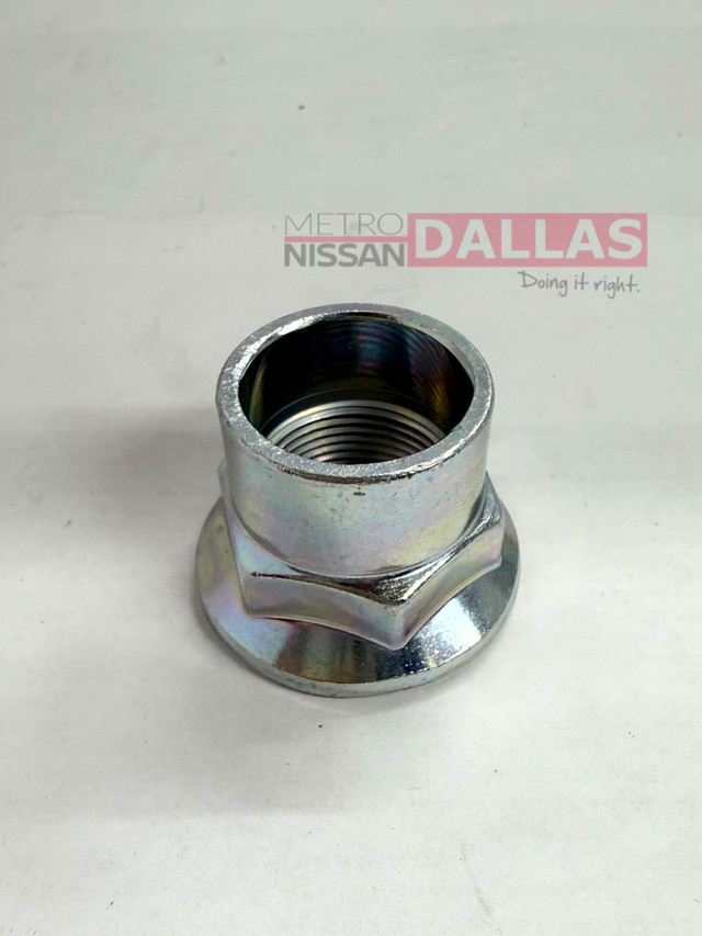 Genuine Nissan Axle Nut 40262-4GA0D