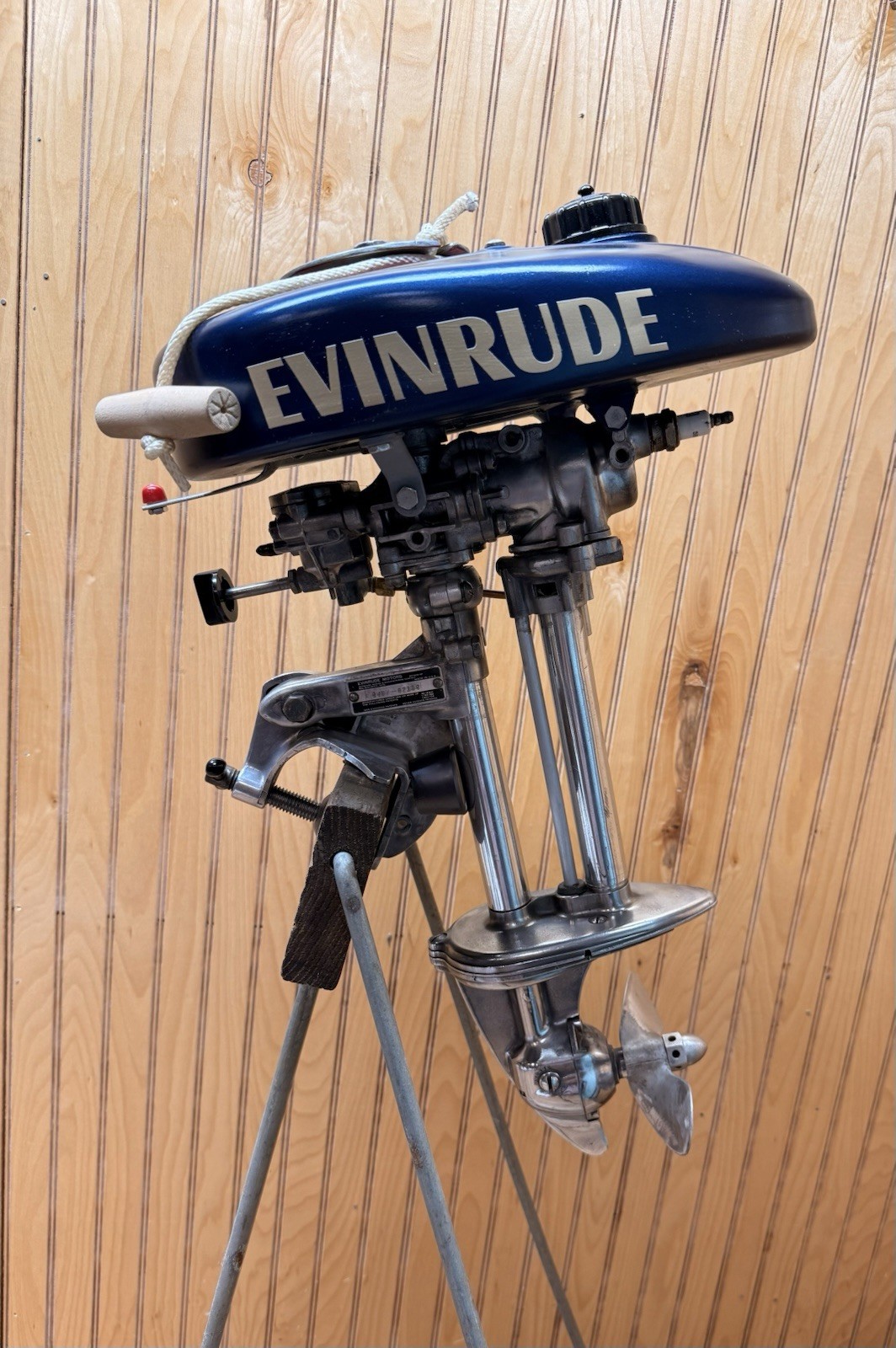 Vintage 1946 1.1 Hp Evinrude Ranger Cutdown Model Display motor Only 21” tall Vintage 1946 1.1 Hp Evinrude Ranger Cutdown Model Display motor Only 21” tall