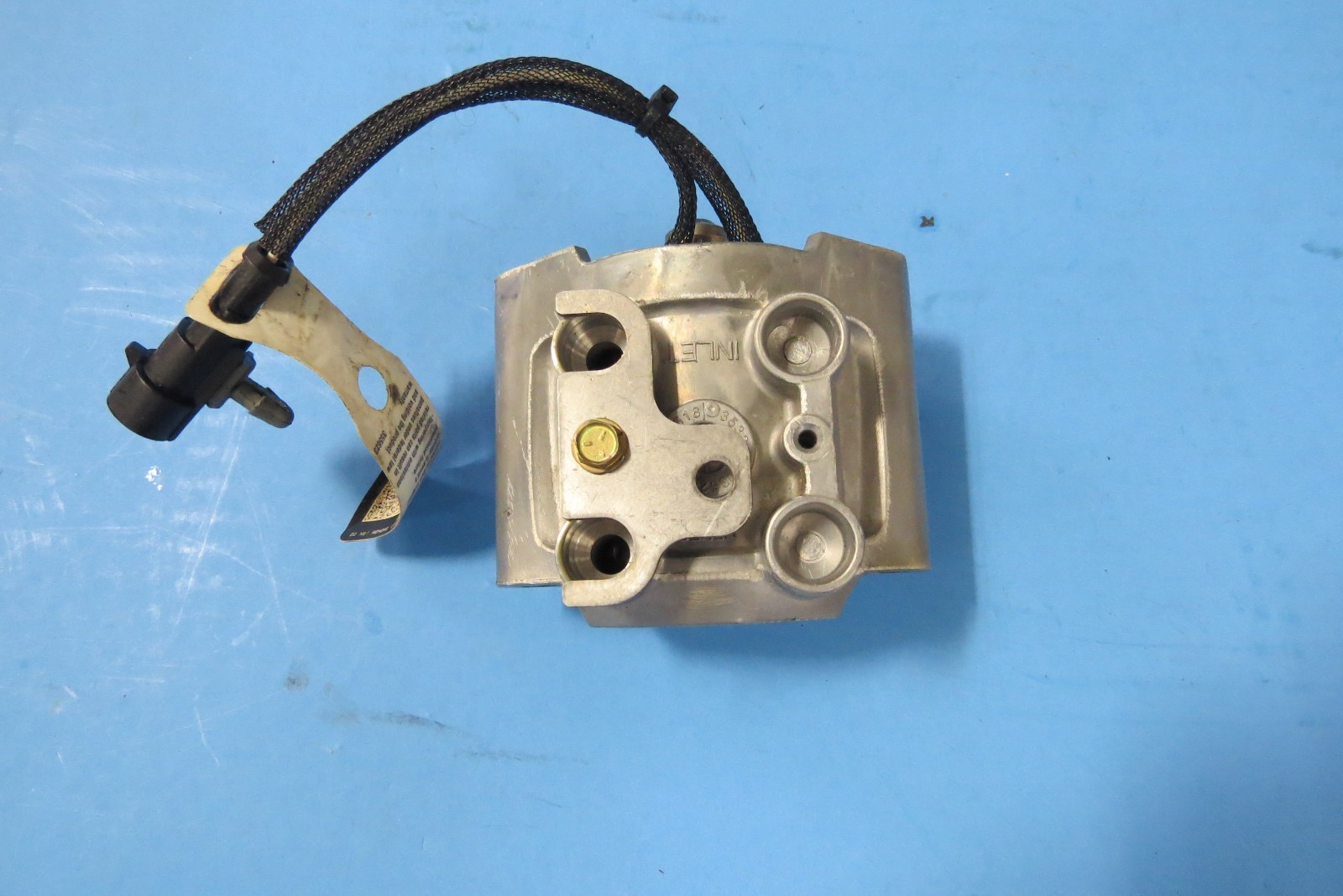 Evinrude ETEC V4 V6 Starboard Fuel Injector 5007765 5008503 115 130 135 150 HP Evinrude ETEC V4 V6 Starboard Fuel Injector 5007765 5008503 115 130 135 150 HP