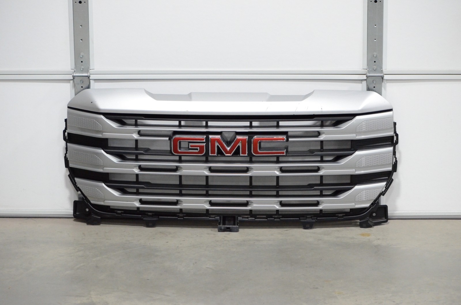 2022-2025 GMC Sierra 1500 SLE Front Grill Grille Fascia Trim Silver Original OEM 2022-2025 GMC Sierra 1500 SLE Front Grill Grille Fascia Trim Silver Original OEM