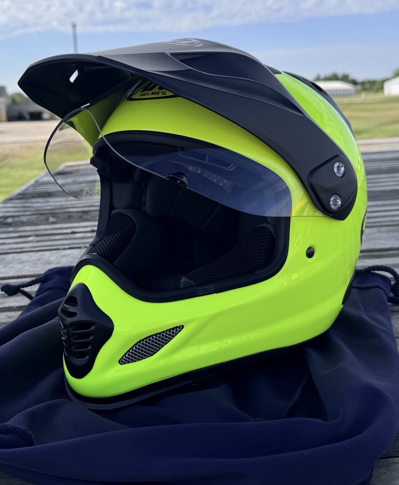 Arai XD4. Size Medium. Fluorescent Yellow. Extremely clean. PERFECT CONDITION