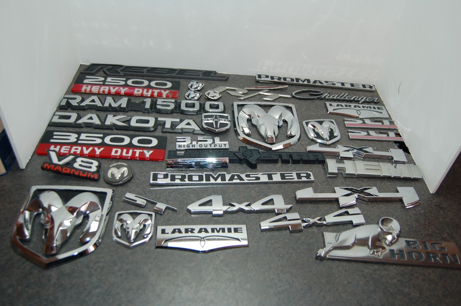 38 USED LOT OF DODGE AUTOMOTIVE PLASTIC EMBLEMS RAM PROMASTER LARAMIE 4X4 1500 38 USED LOT OF DODGE AUTOMOTIVE PLASTIC EMBLEMS RAM PROMASTER LARAMIE 4X4 1500
