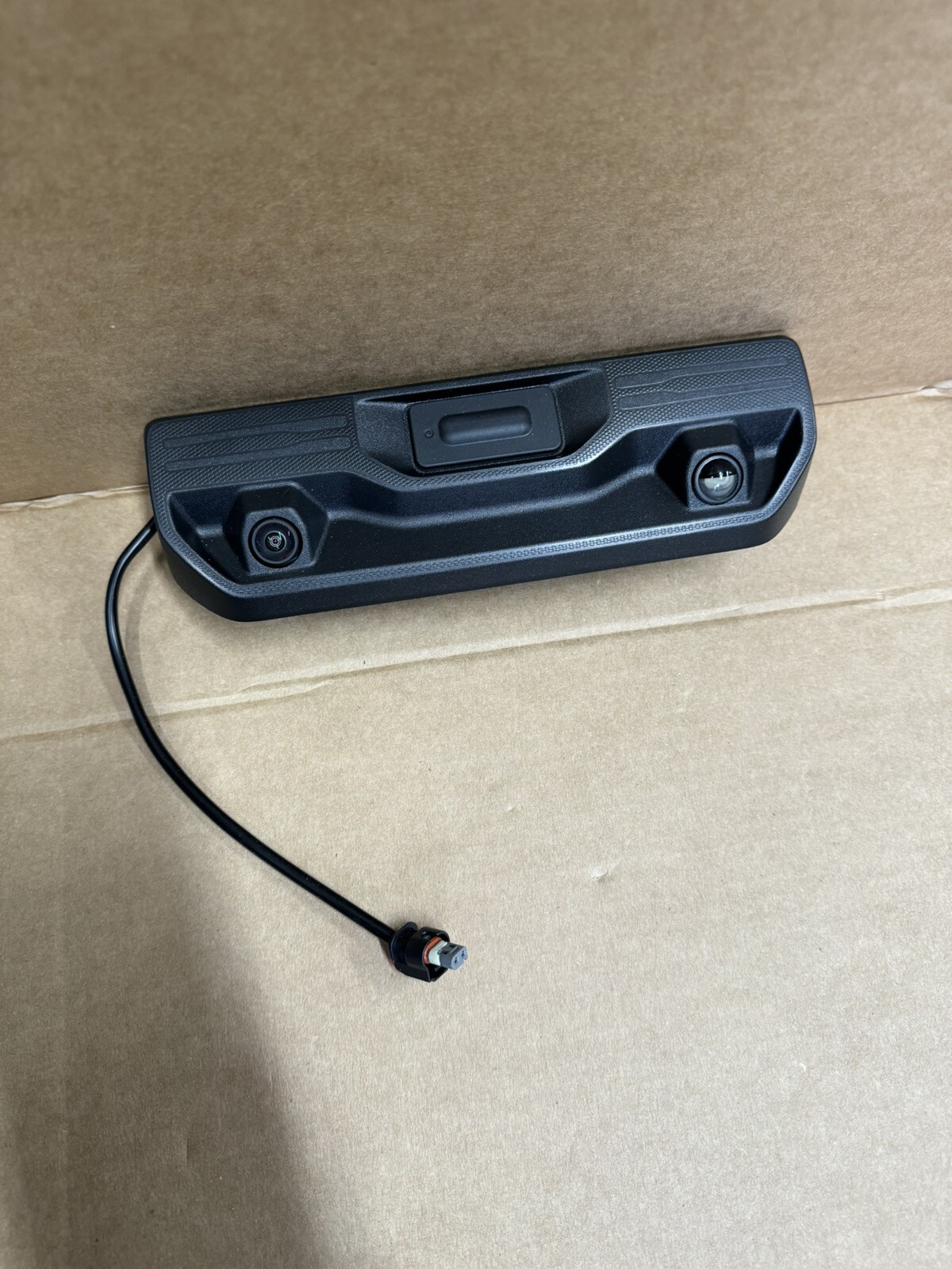2020-2025 Silverado Tailgate Latch Handle with Camera OEM NEW 86789899 85626242 2020-2025 Silverado Tailgate Latch Handle with Camera OEM NEW 86789899 85626242
