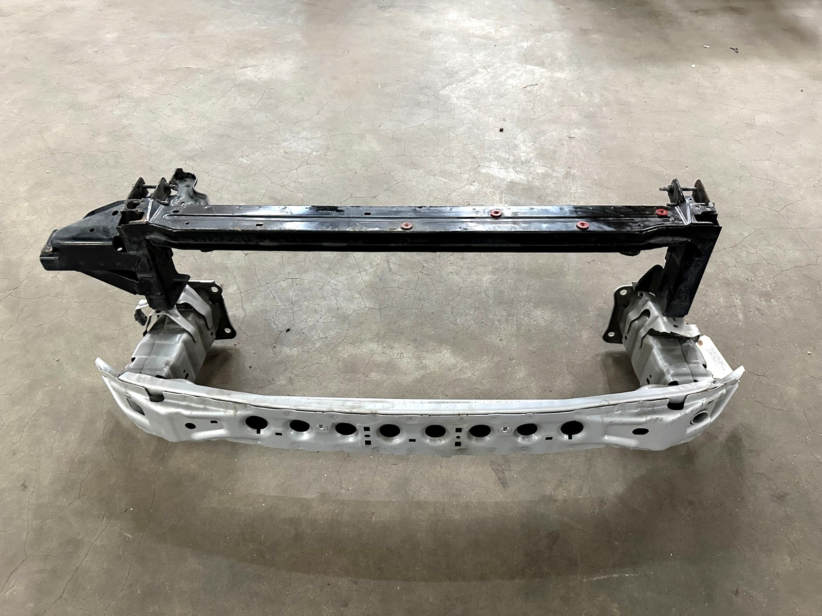 17-19 LINCOLN MKC FRONT RADIATOR CORE SUPPORT LOWER TIE BAR BRACKET, OEM LOT3665 17-19 LINCOLN MKC FRONT RADIATOR CORE SUPPORT LOWER TIE BAR BRACKET, OEM LOT3665