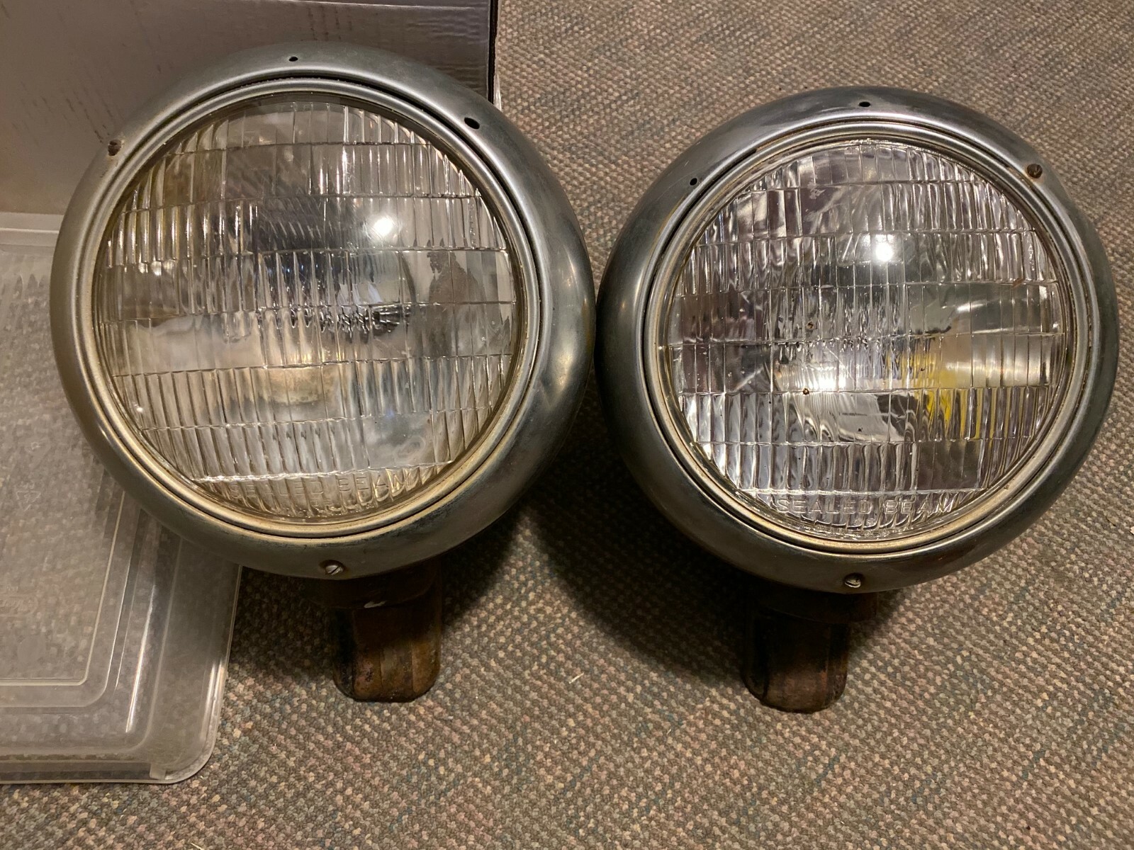 A77 - VINTAGE RAT ROD TOW TRUCK MILITARY TRUCK HUGE CLEAR LIGHTS PAIR, 7\