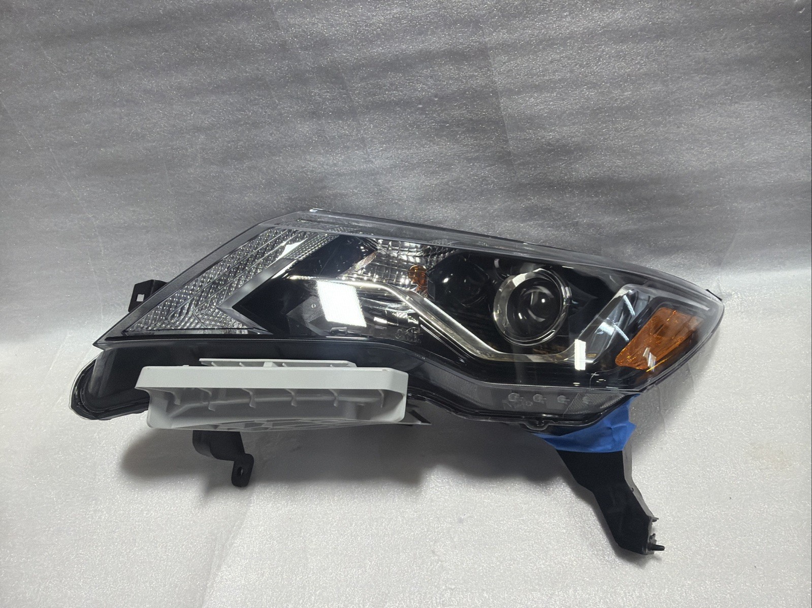 2017 - 2020 NISSAN PATHFINDER FRONT LEFT DRIVER SIDE HEADLIGHT LIGHT LAMP OEM