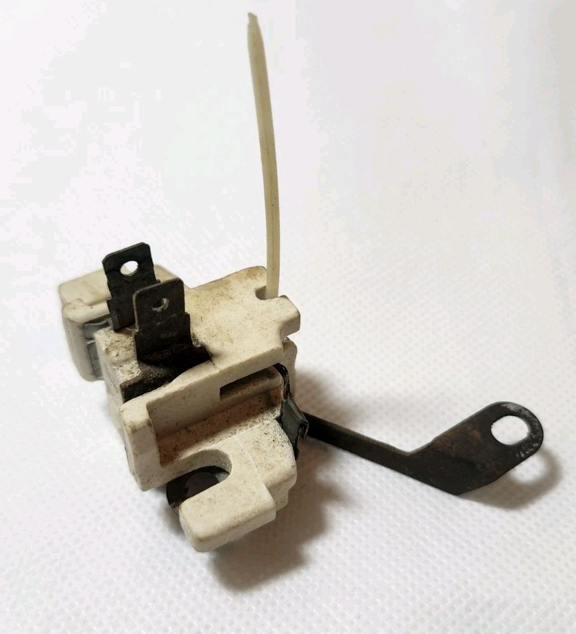 Delco Remy 1964682 NOS 1962 - 1969 Chevrolet Corvette Alternator Brush Holder 