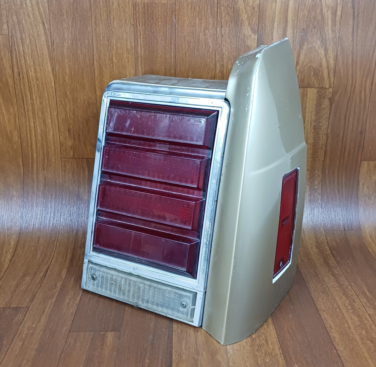 OEM 1983-1987 Ford LTD Crown Victoria 5.0L TAIL LIGHT RH RIGHT PASSENGER