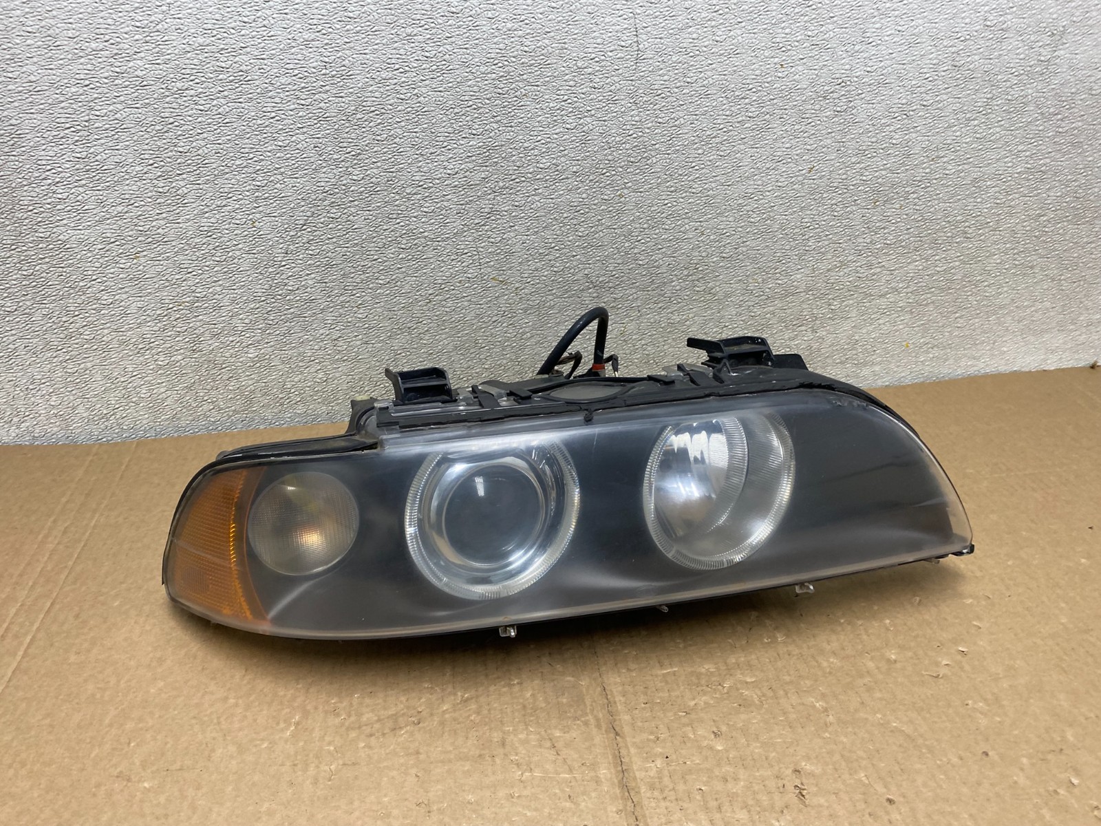 2001-2003 BMW E39 5 Series Headlight Right Passenger Side XENON OEM V0887 DW