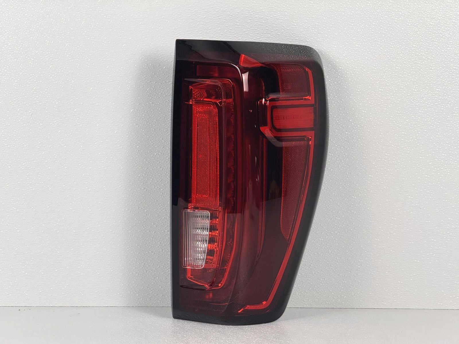 PERFECT 2019-2026 GMC SIERRA 1500 FULL LED RIGHT PASSENGER SIDE TAILLIGHT OEM