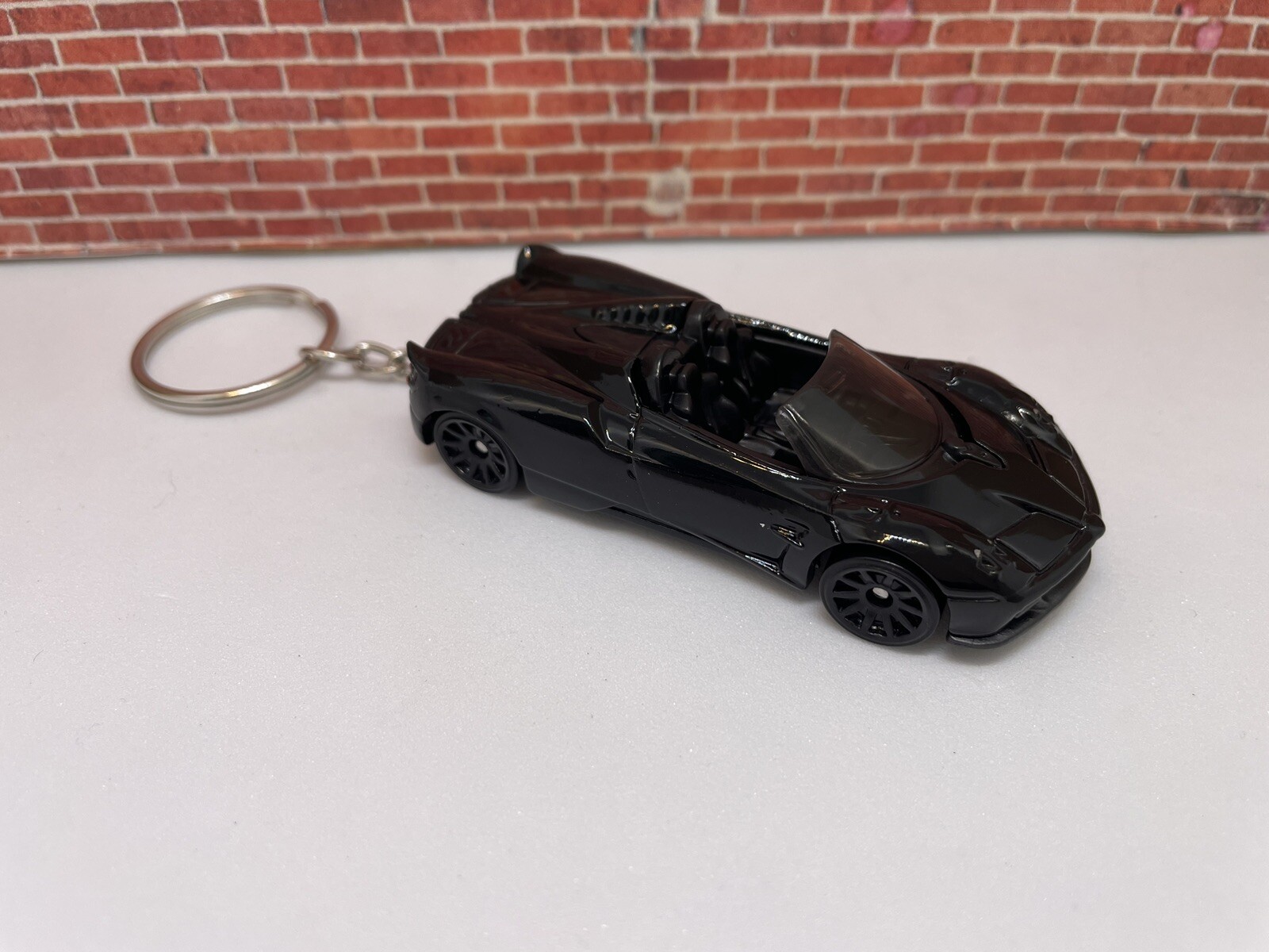 KEYCHAIN for PAGANI HUAYRA BLACK ROADSTER EXOTIC AUTO CAR KEYS RING FOB LANYARD