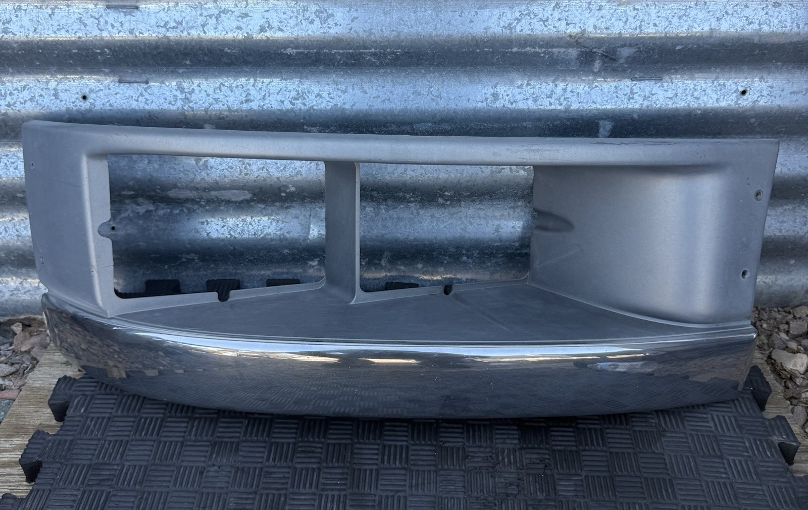 2003-2009 Chevrolet GMC C4500 C5500 Kodiak LEFT LH Headlight Bezel OEM 15015663