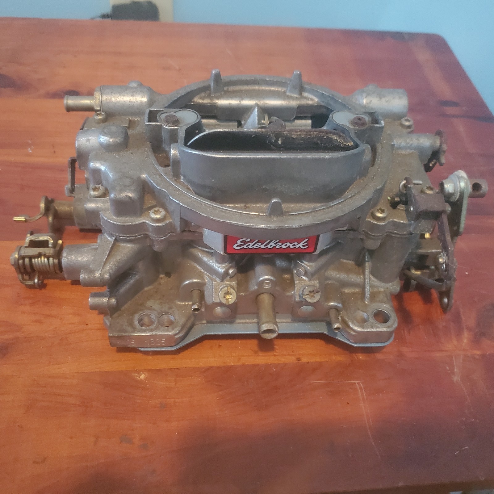 EDELBROCK CARBURETOR 600CFM 1405 USED EDELBROCK CARBURETOR 600CFM 1405 USED