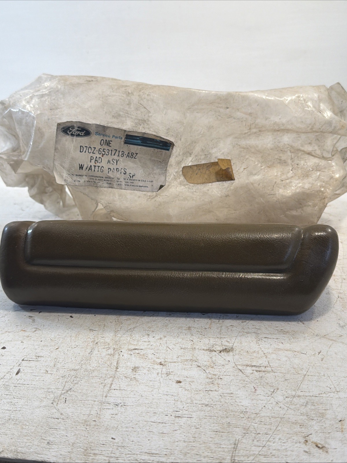 NOS Ford Rear Quarter Panel Armrest 1977-79 2 Door Coupe LTD Thunderbird Cougar NOS Ford Rear Quarter Panel Armrest 1977-79 2 Door Coupe LTD Thunderbird Cougar