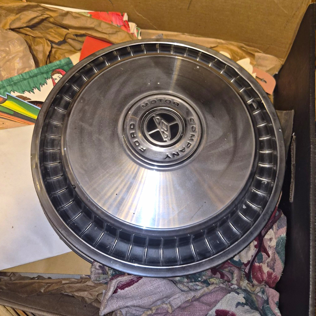 4 vintage Ford Hubcaps 4 vintage Ford Hubcaps