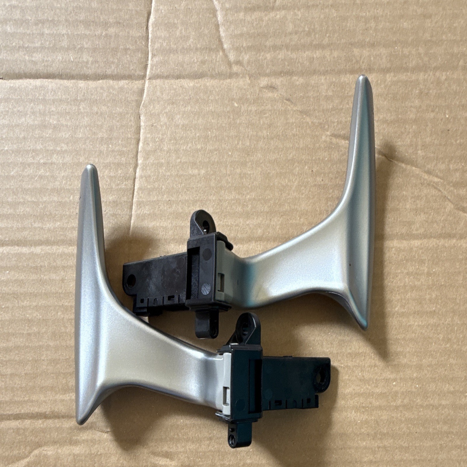 07-20 NISSAN INFINITI STEERING WHEEL PADDLE SHIFTERS G35 G37 Q50 Q60 MAXIMA Oem 07-20 NISSAN INFINITI STEERING WHEEL PADDLE SHIFTERS G35 G37 Q50 Q60 MAXIMA Oem