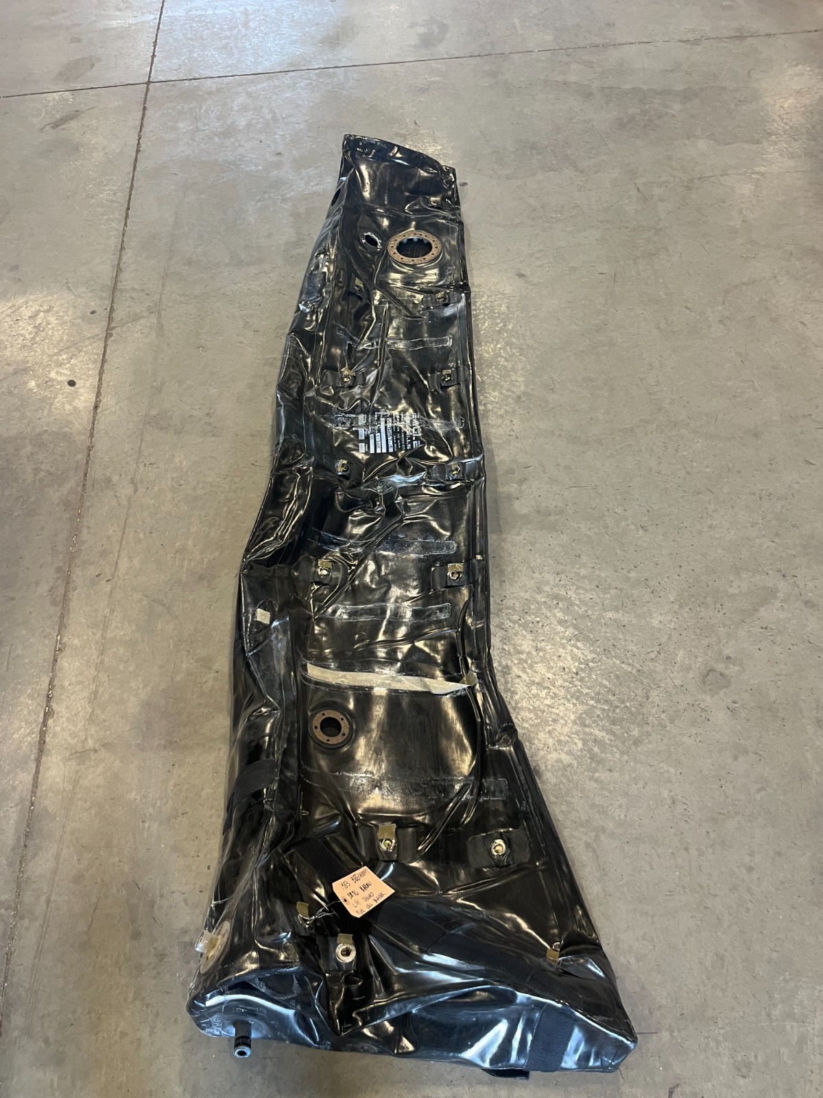 1983 Beechcraft Baron 58TC L/H Inboard Fuel Bladder P/N: 60-921057-1E