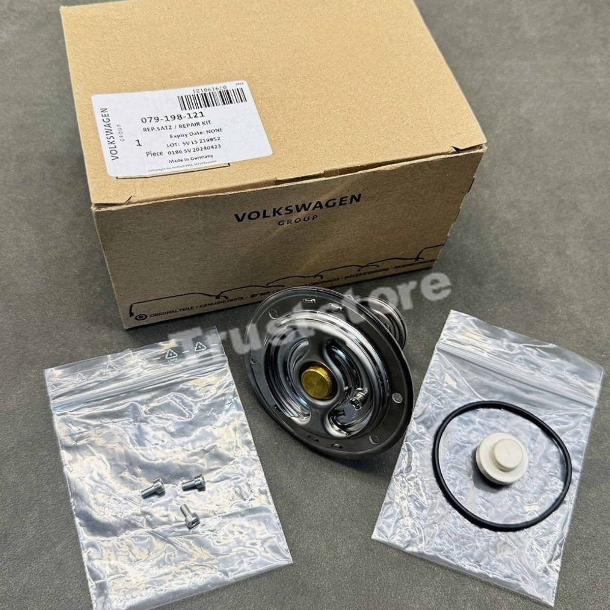 NEW 079198121 Coolant Thermostat for Audi R8 Lamborghini Gallardo Huracan 5.2