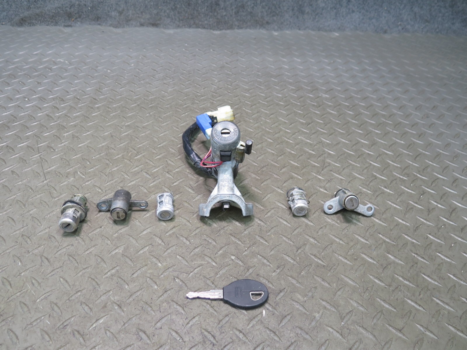 87-89 NISSAN 300ZX Z31 2+0 IGNITION TRUNK GLOVE BOX DOOR LOCK KEY SET OEM