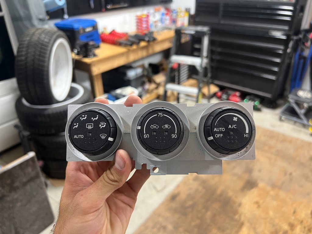 2003-2005 Nissan 350z A/C Heater Climate Control Temp Unit Switch - OEM 2003-2005 Nissan 350z A/C Heater Climate Control Temp Unit Switch - OEM